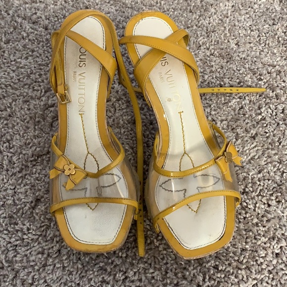 LOUIS VUITTON
Yellow Patent Leather Wood Platform Heels - Picture 3 of 4